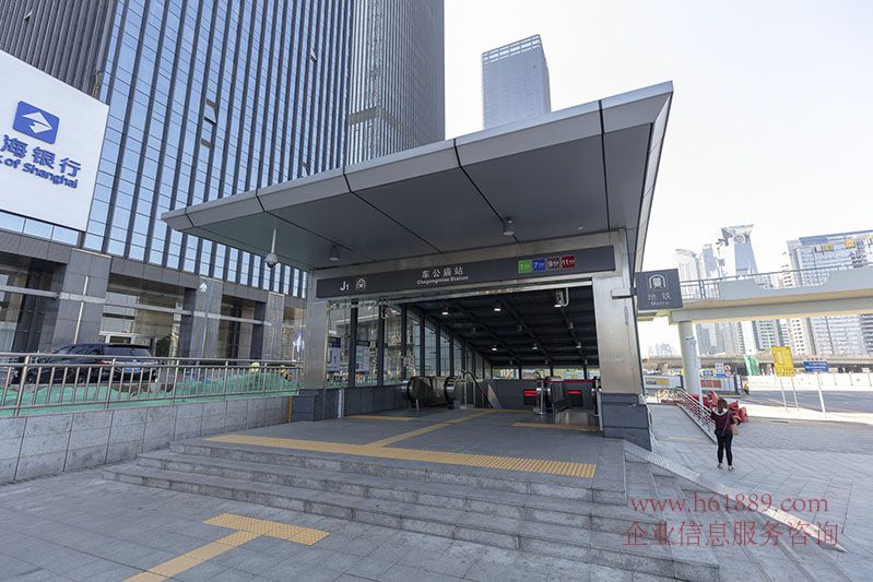 車公廟地鐵站J1口:深圳地鐵1號線【羅寶線】深圳地鐵7號線【西麗線】深圳地鐵9線【梅林線】深圳地鐵11號線【深圳地鐵機(jī)場快線】4條地鐵線在此站換乘:深南大道南側(cè) 綠景紀(jì)元大廈(NEO企業(yè)大道) 寫字樓 周邊環(huán)境圖片